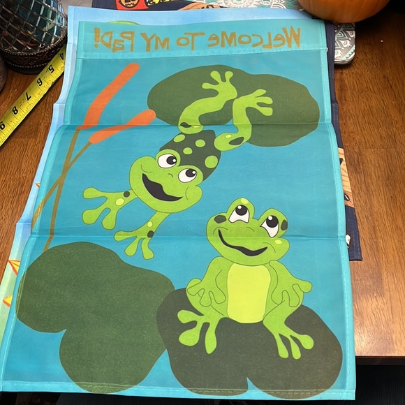 NWOT “welcome to my pad” frog/lily pad small garden flag 12”x18” - Picture 2 of 2